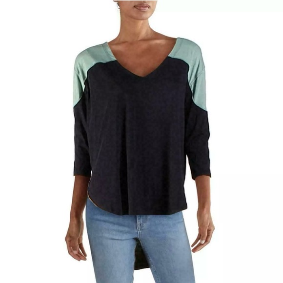 We The Free Tops - EUC Free People Two Tone V-Neck Baseball Tee, size Large